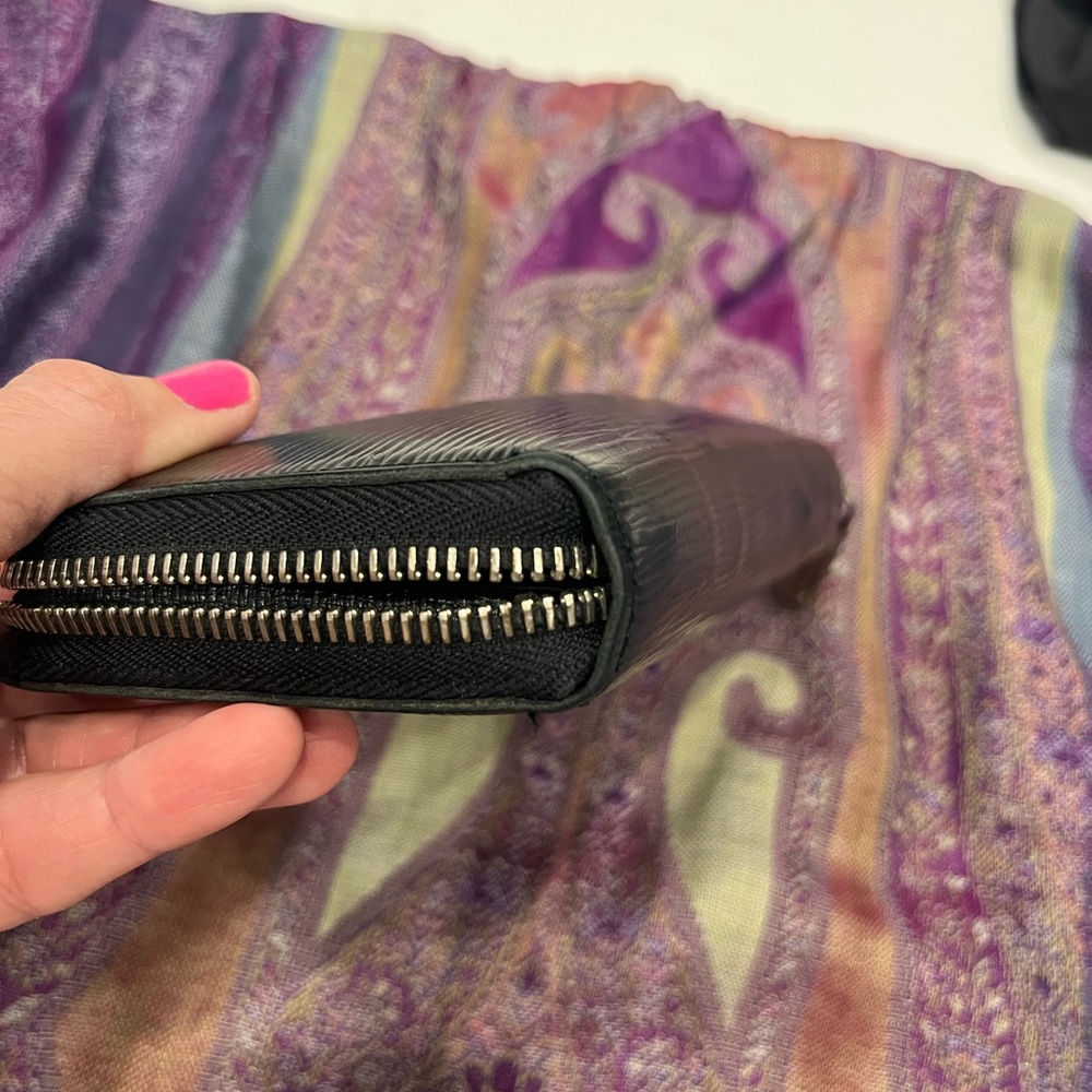 Louis Vuitton Black Epi long wallet - Picture 5 of 9